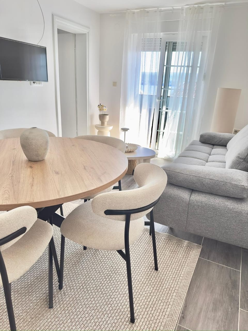 Romantic 3 Bedroom Apartment 150m from the beach & free parking spot Apartment in Šibenik-Knin County, Croatia