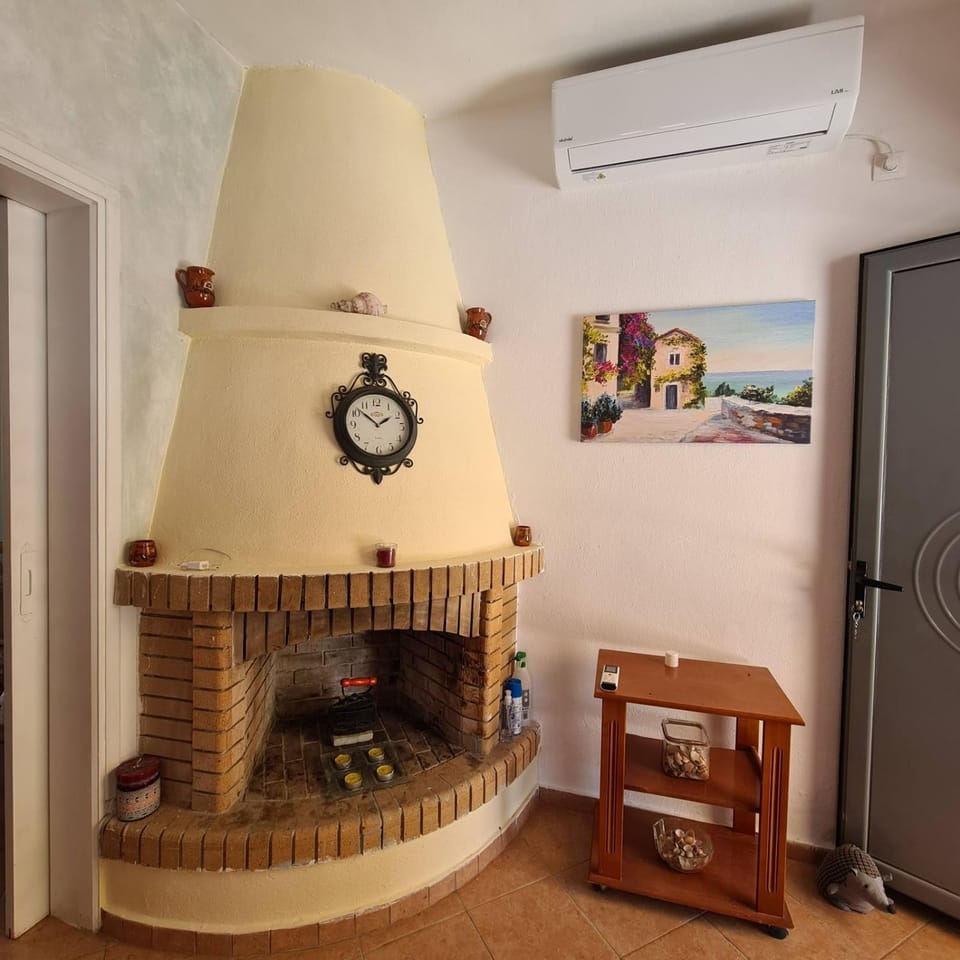 Living room, flat iron, air conditioner