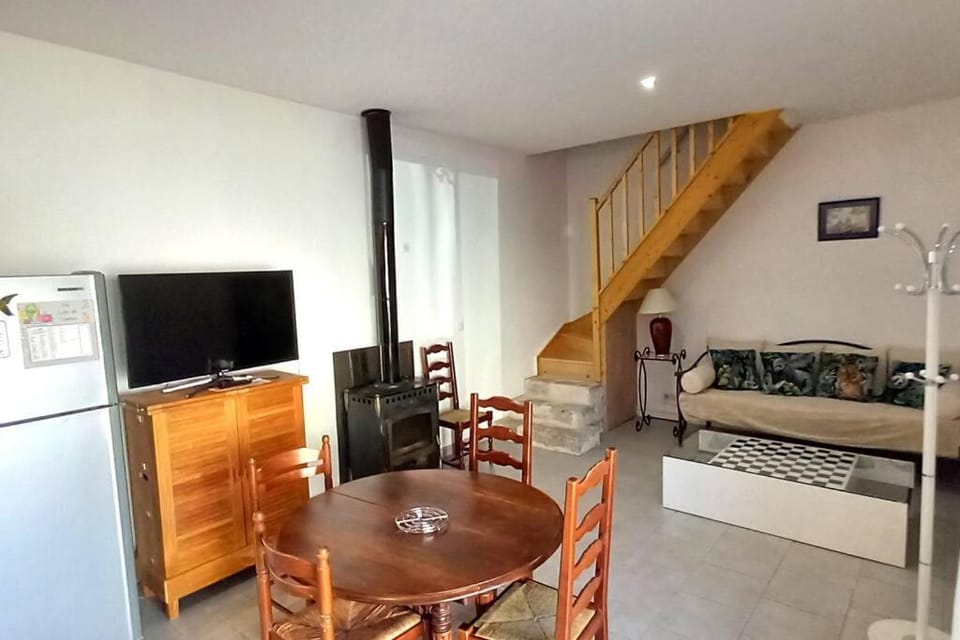 Communal lounge/ TV room, TV and multimedia, Living room, Dining area