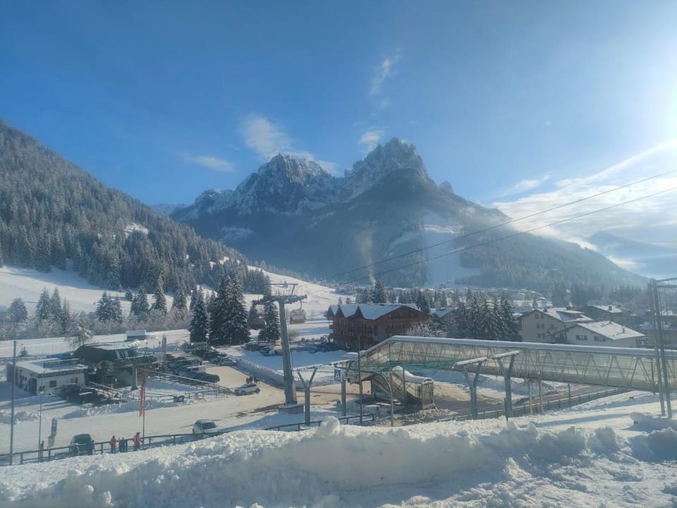 Nearby landmark, Day, Natural landscape, Winter, Mountain view