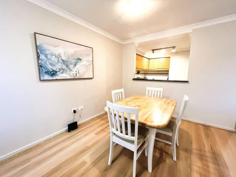 10 CBD Resort 2BR Secure Suite Pool Gym & Parking Apartment in Perth