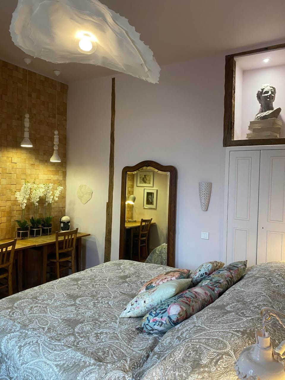 Bed, Decorative detail, Bedroom