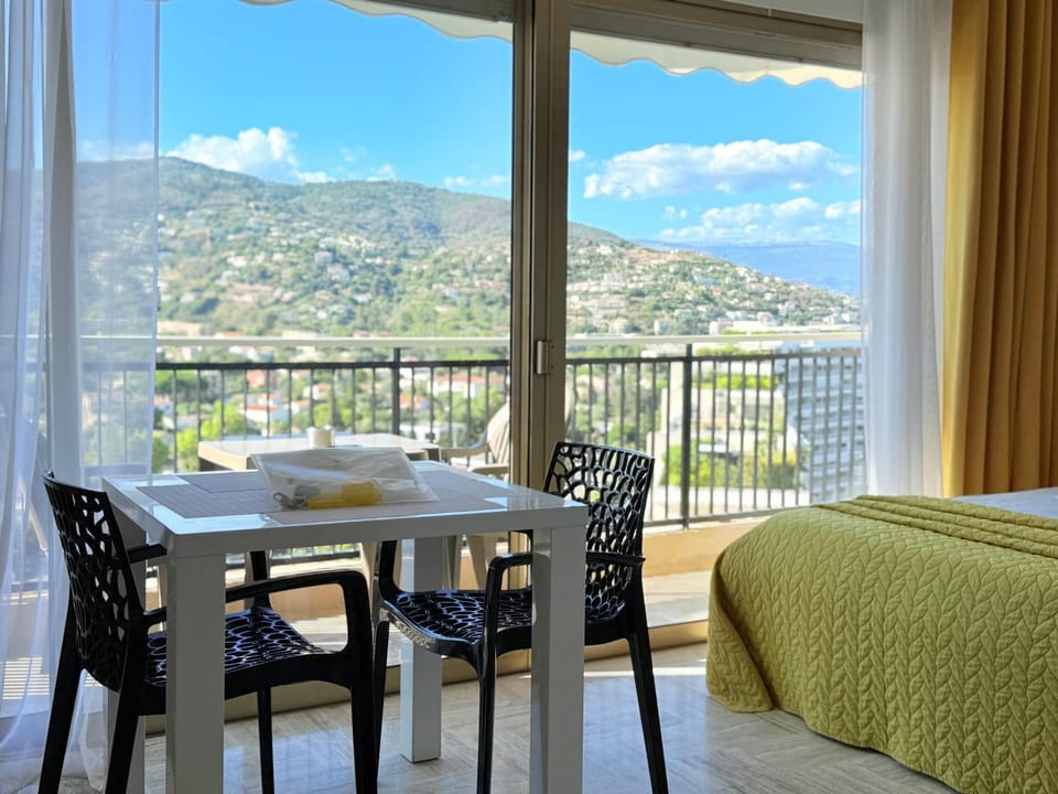 My Resid Appart Marina vue la Colline des Mimosas Apartment in Mandelieu-La Napoule