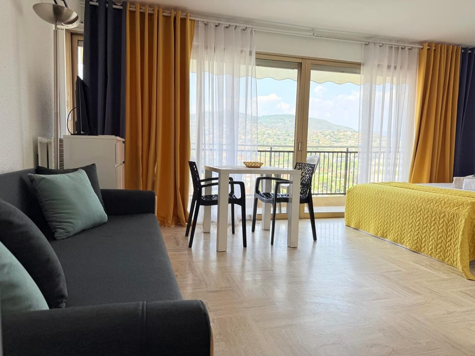 My Resid Appart Marina vue la Colline des Mimosas Apartment in Mandelieu-La Napoule