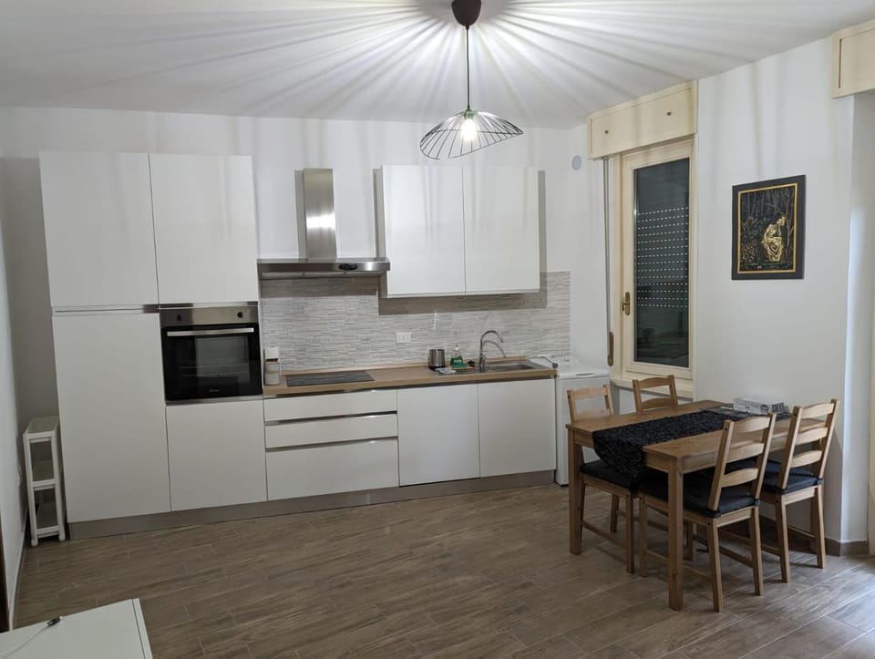 Kitchen or kitchenette, Dining area, dishwasher, oven