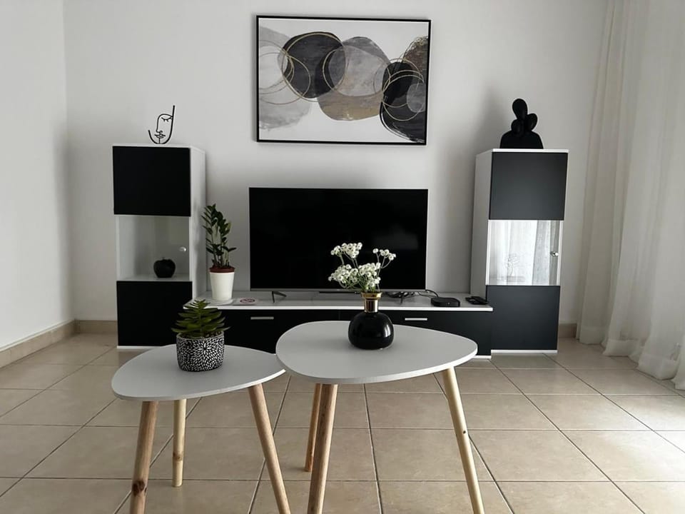 TV and multimedia, Living room, Seating area, Evening entertainment