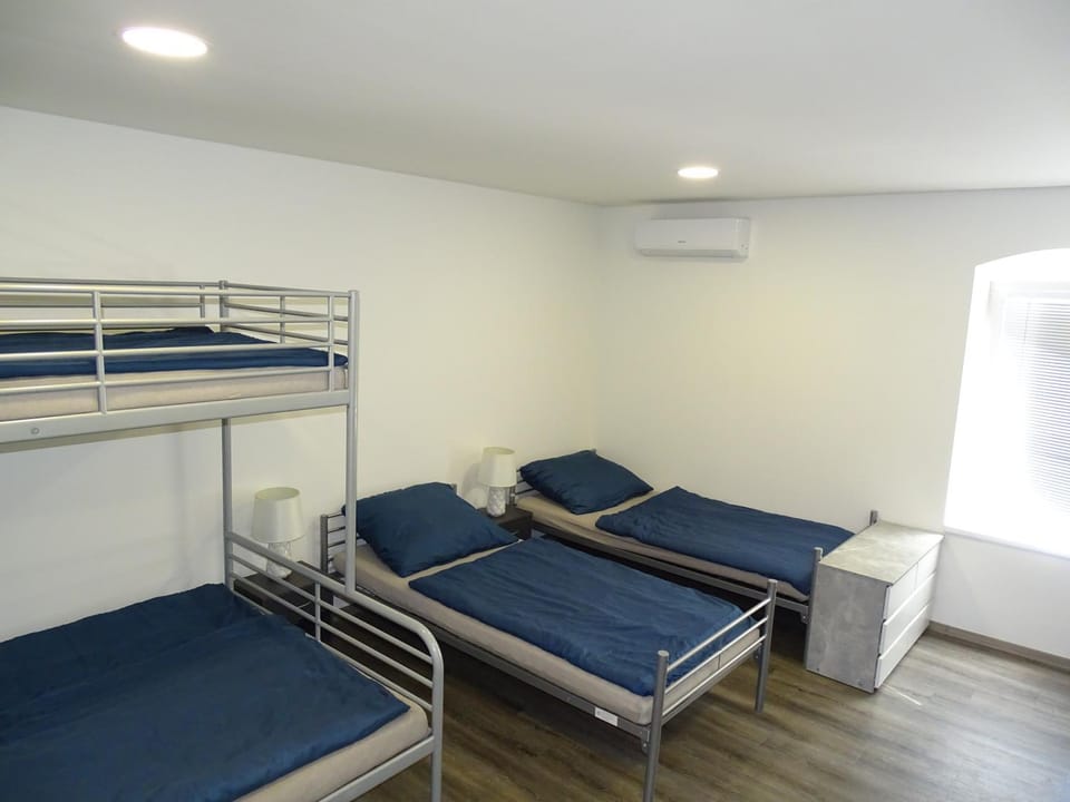 Bed, Photo of the whole room, Bedroom, bunk bed, air conditioner
