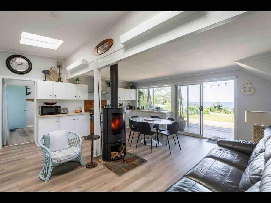 Sauna, Kitchen or kitchenette, Living room, Seating area, Dining area, Beach, Beach, Sea view, Sea view, Sunrise, dishwasher, flat iron, minibar, pet friendly, stove