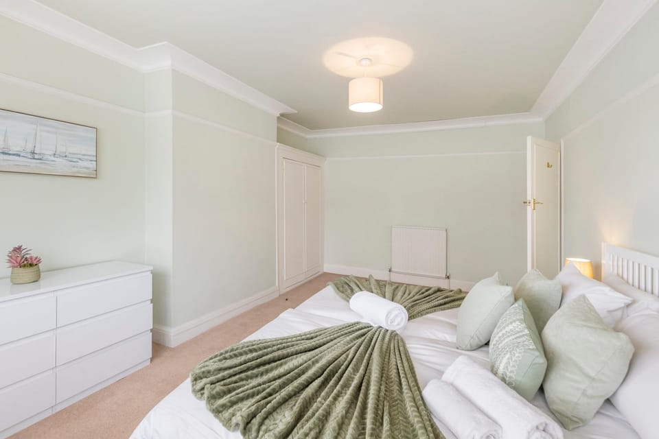 Photo of the whole room, Bedroom, internet, towels