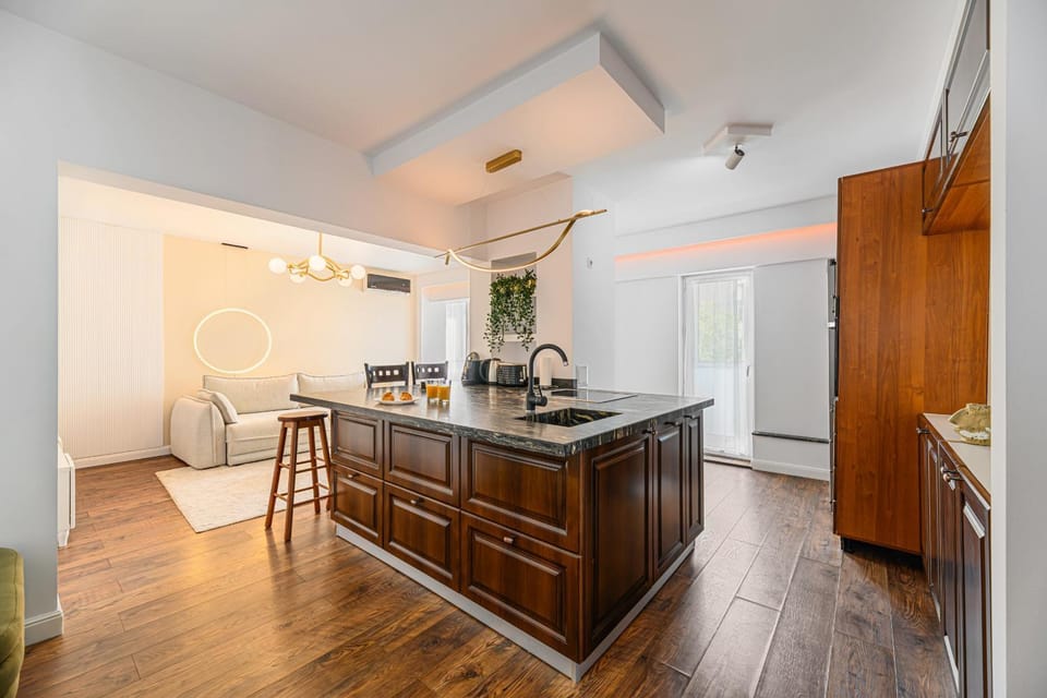 Coffee/tea facilities, Seating area, Dining area, oven, stove, toaster, kitchen, air conditioner