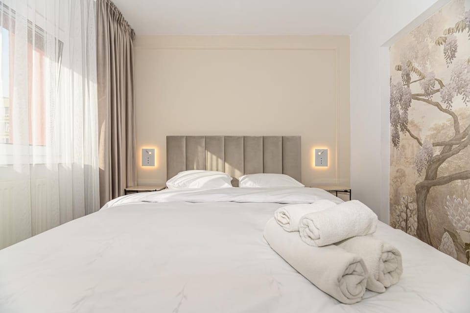 Bed, Bedroom, heating, towels