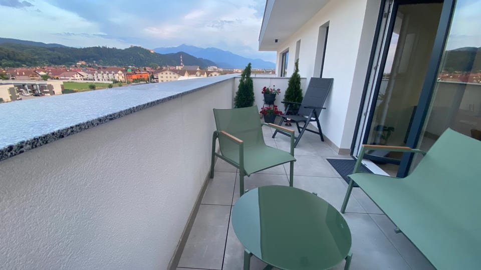Day, Natural landscape, View (from property/room), Balcony/Terrace, Seating area, Mountain view