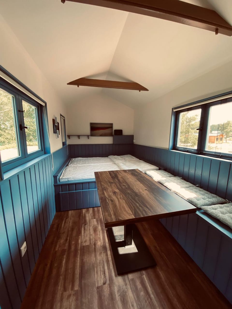 Bed, Living room, Photo of the whole room, Seating area, Bedroom