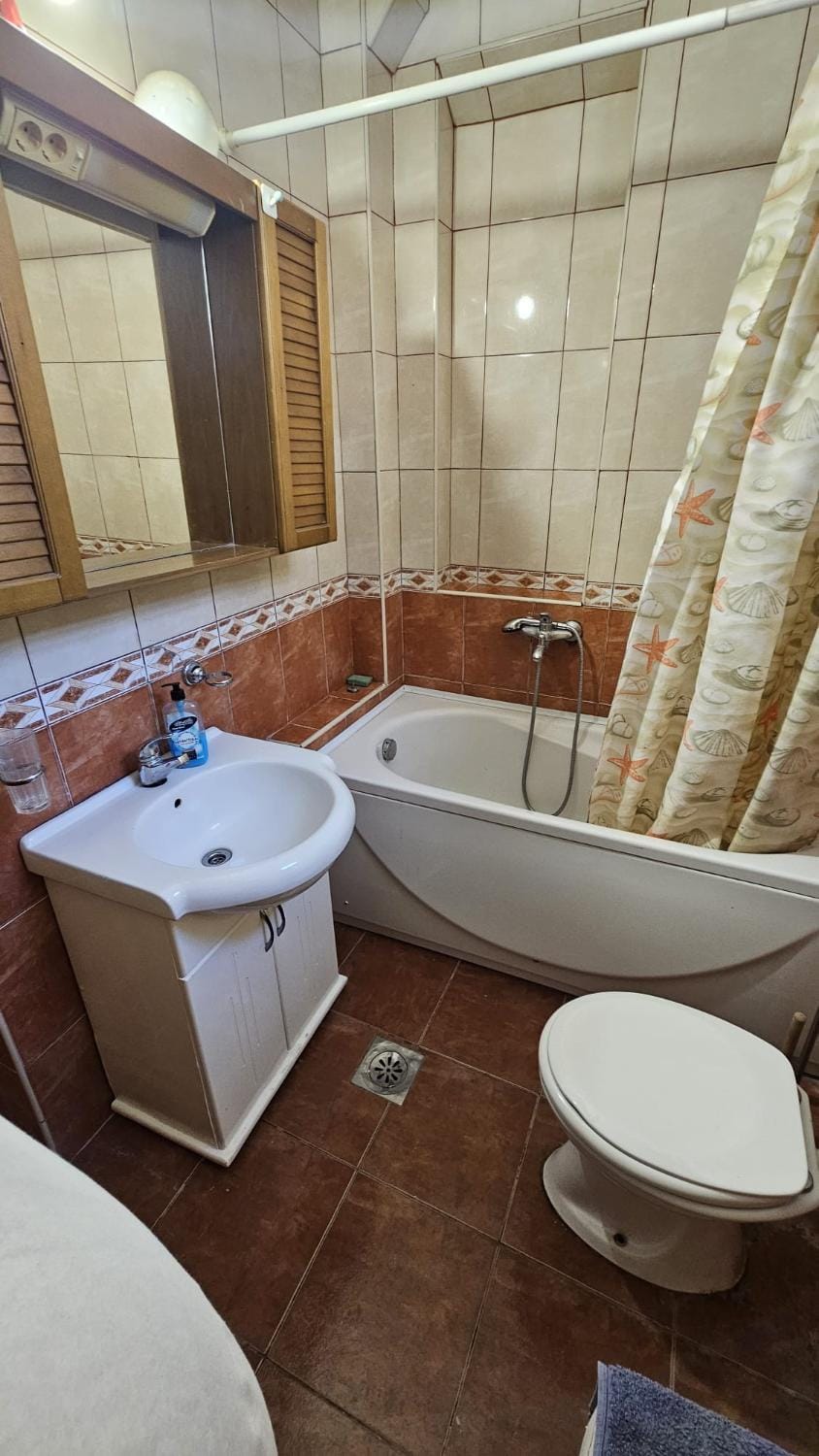 Shower, Toilet, Bathroom, Bath