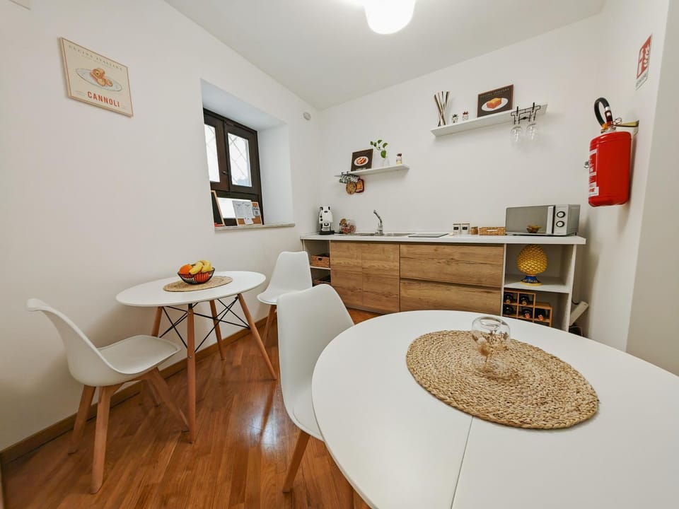 Kitchen or kitchenette, Communal kitchen