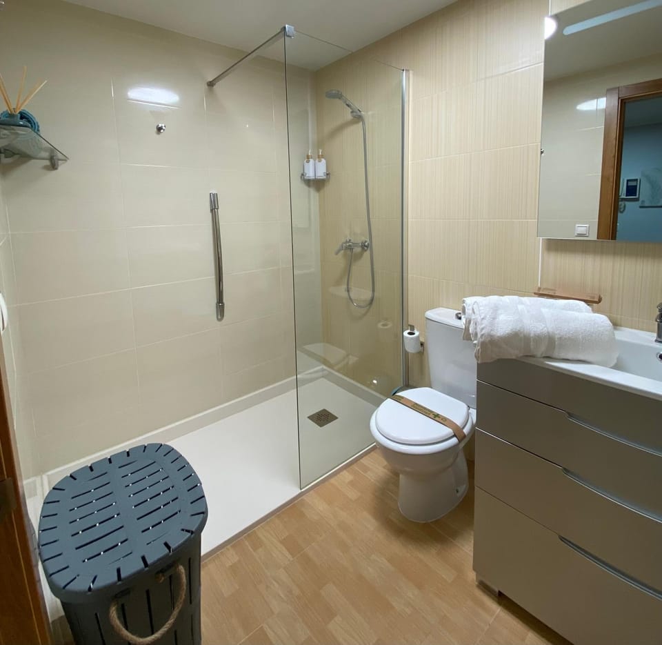 Shower, Bathroom, Bath, towels
