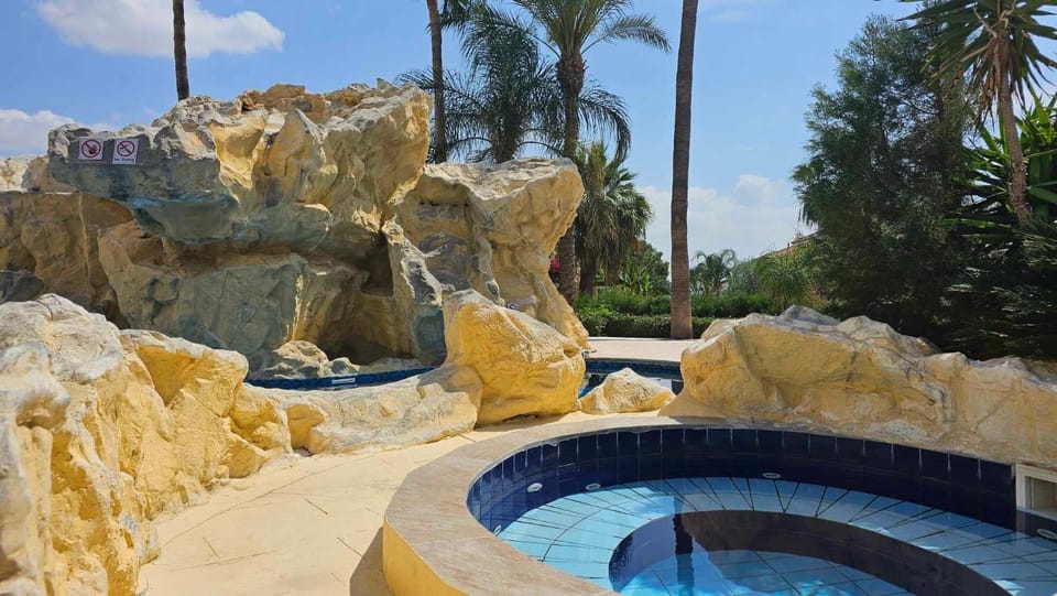 Hot Tub, Pool view