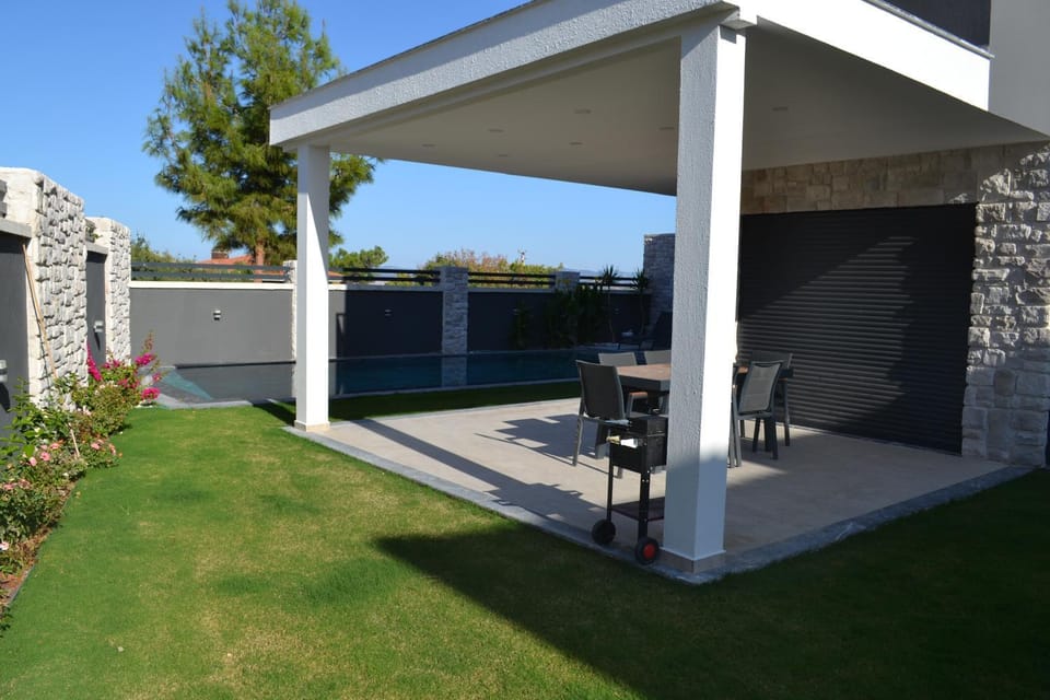 Property building, Garden view