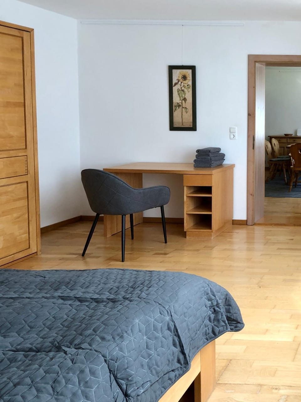 Bed, Seating area, Bedroom