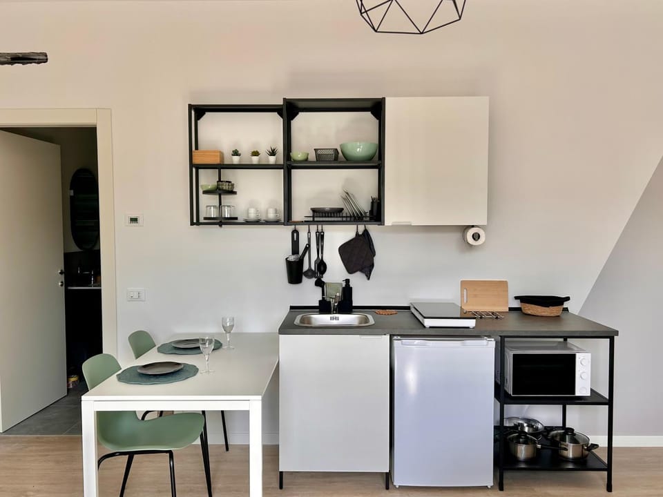 Kitchen or kitchenette, Dining area, dishwasher, pet friendly, stove
