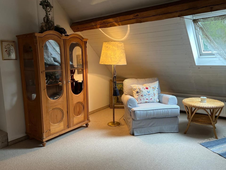 Seating area, Bedroom