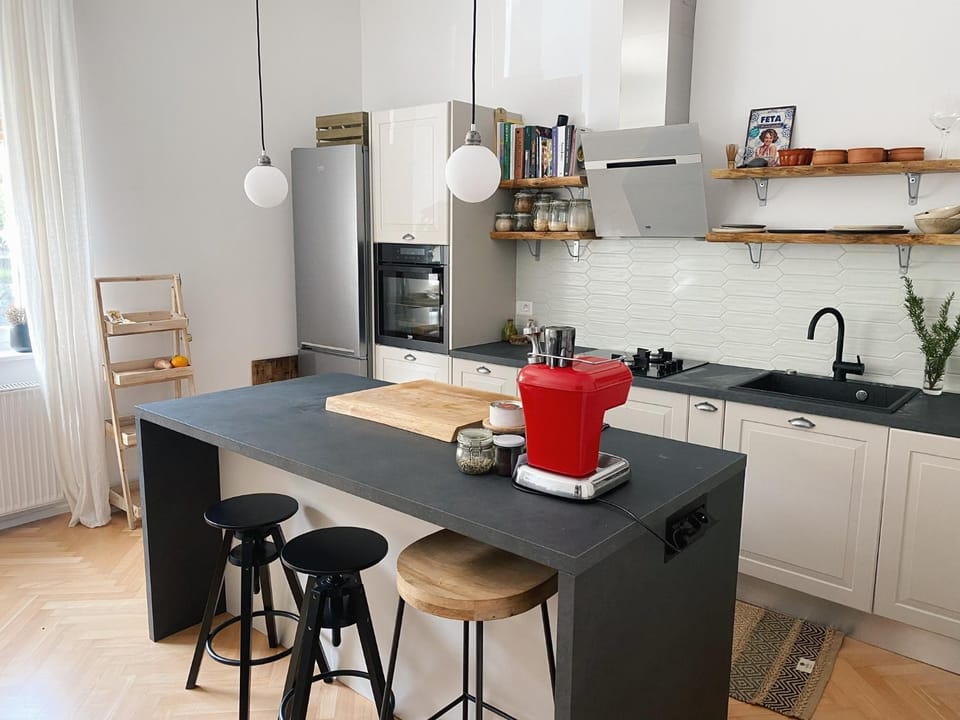 Coffee/tea facilities, Kitchen or kitchenette, pet friendly, stove