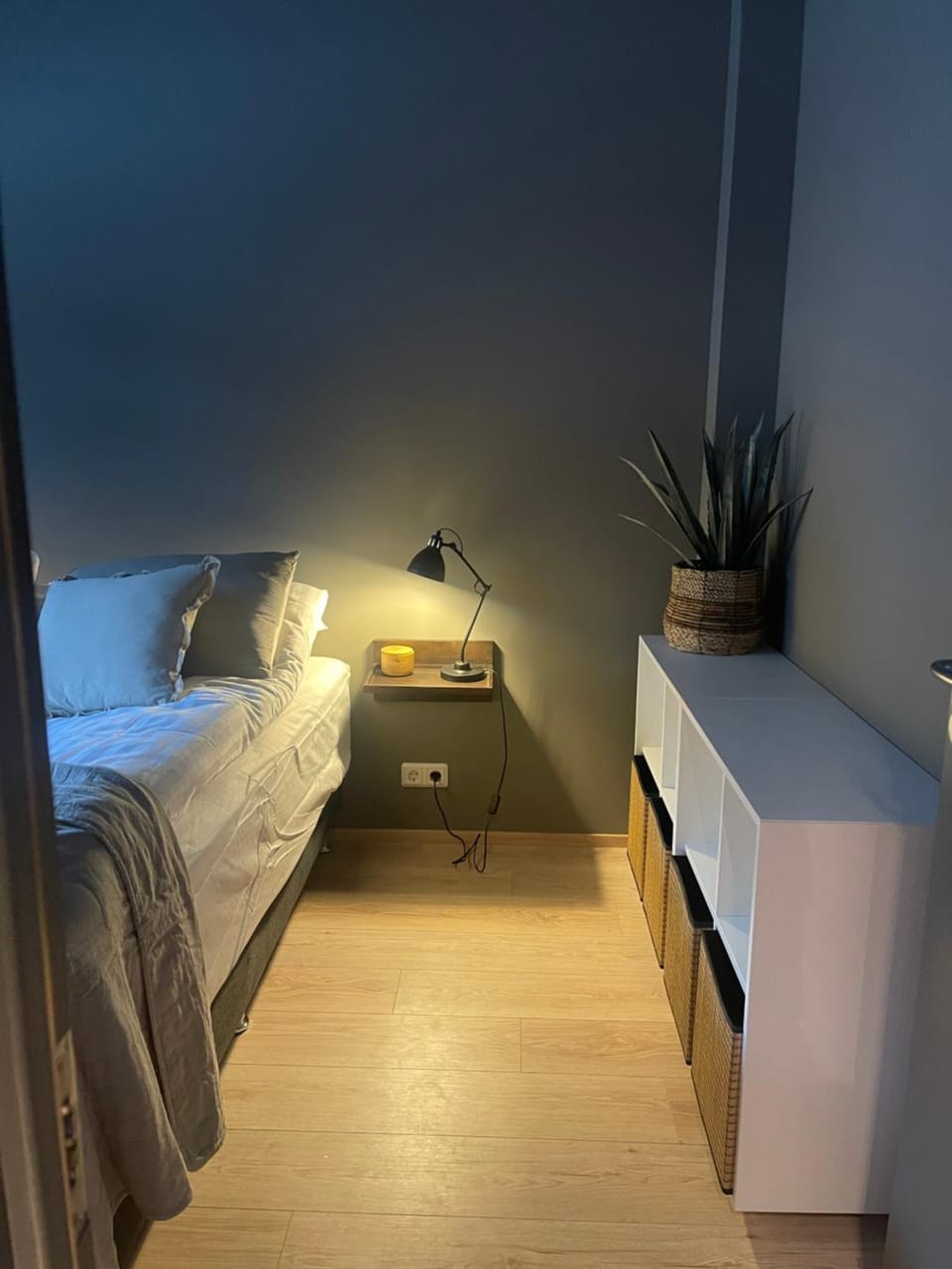Photo of the whole room, Bedroom