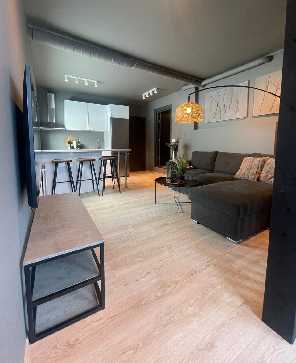 TV and multimedia, Kitchen or kitchenette, Living room, internet