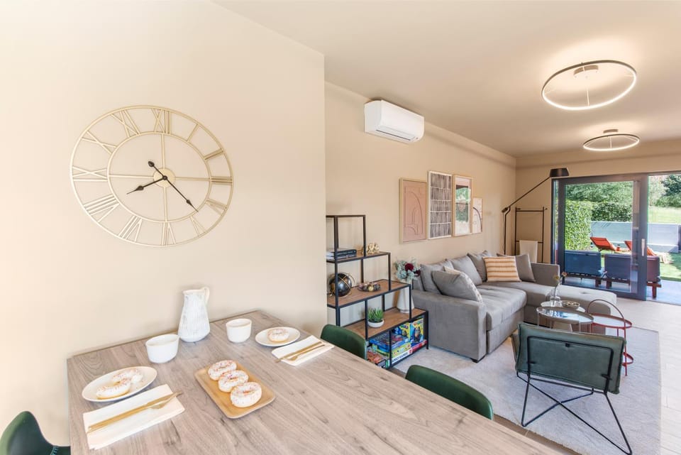 Living room, Seating area, Dining area