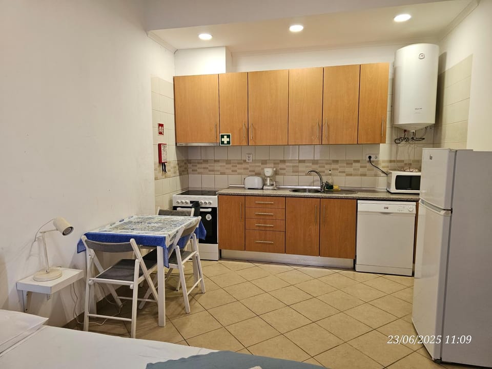 Blife Salinya private rooms at N125 Vacation rental in Olhão
