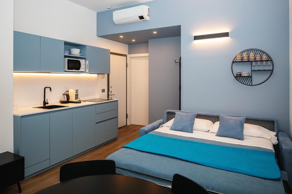 Photo of the whole room, stove, air conditioner