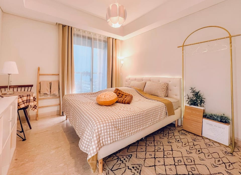Bed, Photo of the whole room, Seating area, Bedroom, towels
