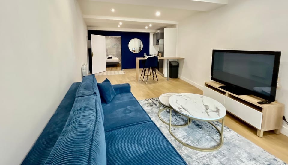 Communal lounge/ TV room, TV and multimedia, Living room
