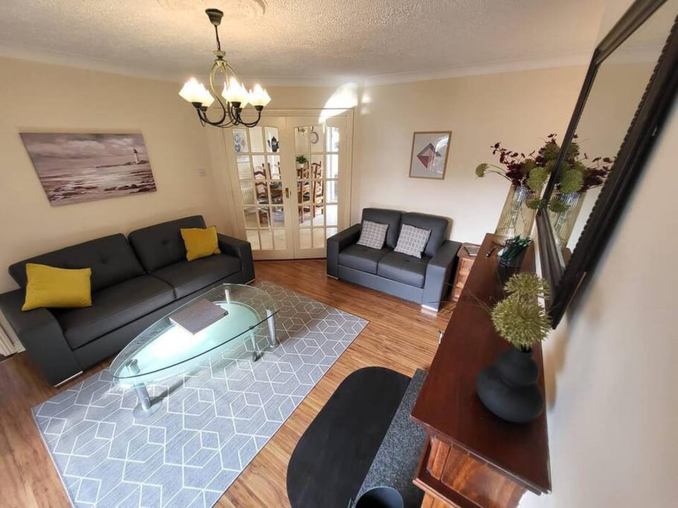 Communal lounge/ TV room, Living room