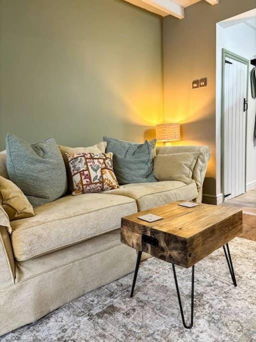 CosyCottage, Log Fire&Garden House in Newark and Sherwood District