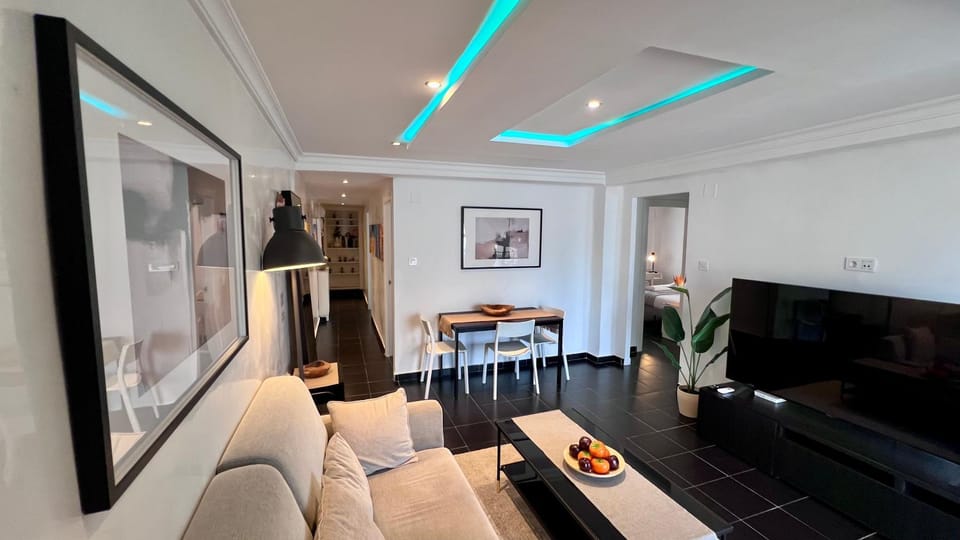 TV and multimedia, Living room, Seating area, Dining area