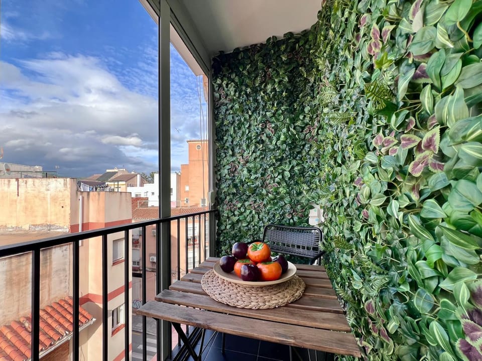 Balcony/Terrace, Decorative detail, Seating area, City view