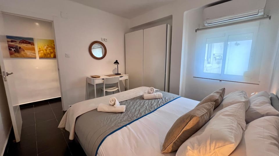 Bed, Photo of the whole room, Seating area, Bedroom, towels, wardrobe, air conditioner