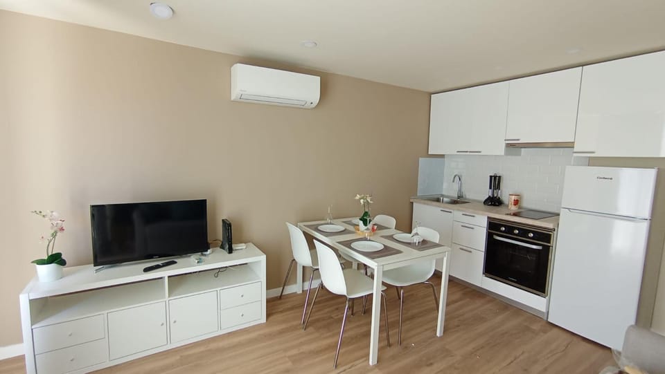 TV and multimedia, Kitchen or kitchenette, Dining area, oven