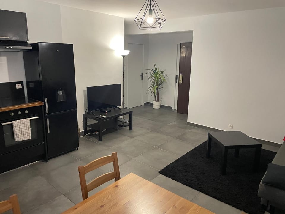 Appartement neuf et moderne face gare St Charles Apartment in Marseille