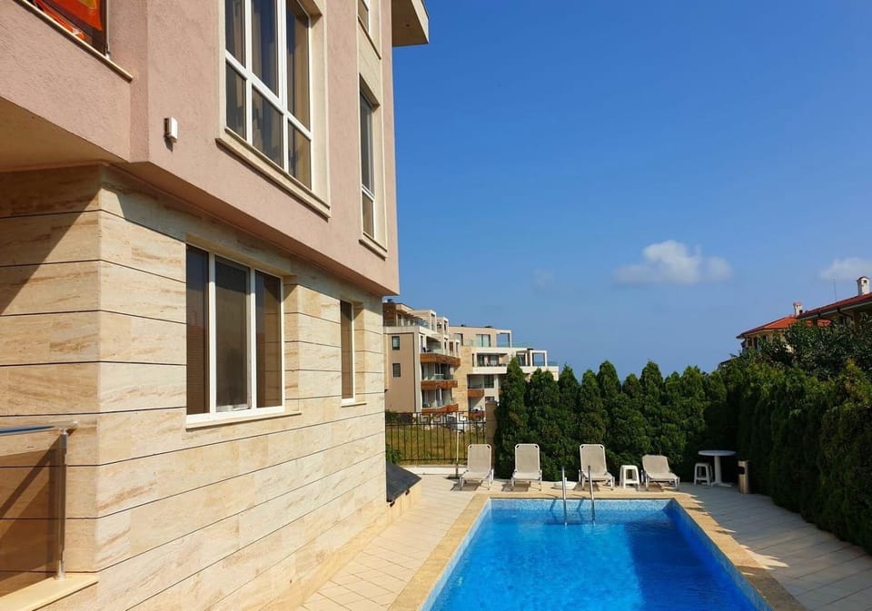 Swimming pool, sunbed