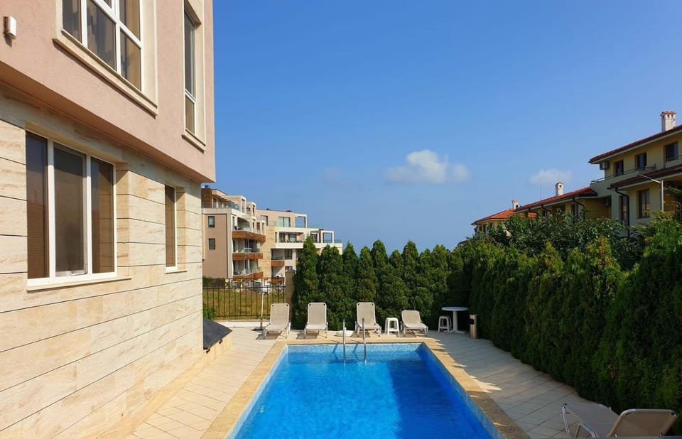 Swimming pool, sunbed