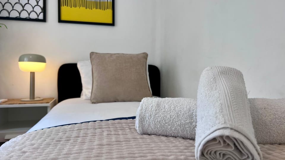 Bed, Decorative detail, Bedroom, towels