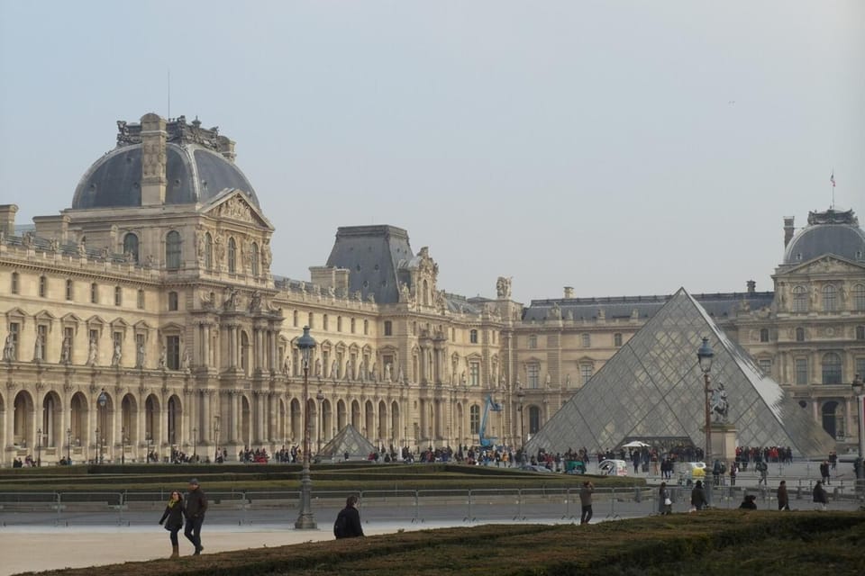 Louvre Parisian Duplex Apartment in Paris