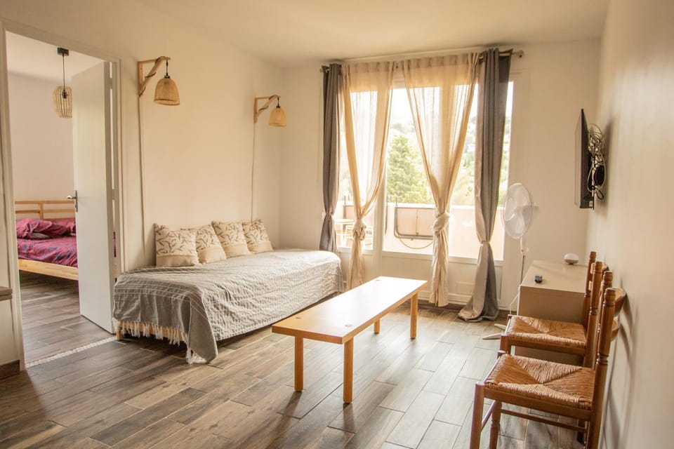Bed, Living room, Seating area