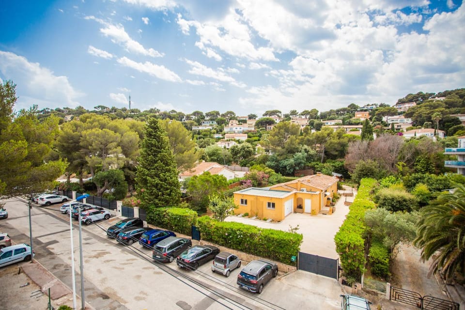 Neighbourhood, Street view