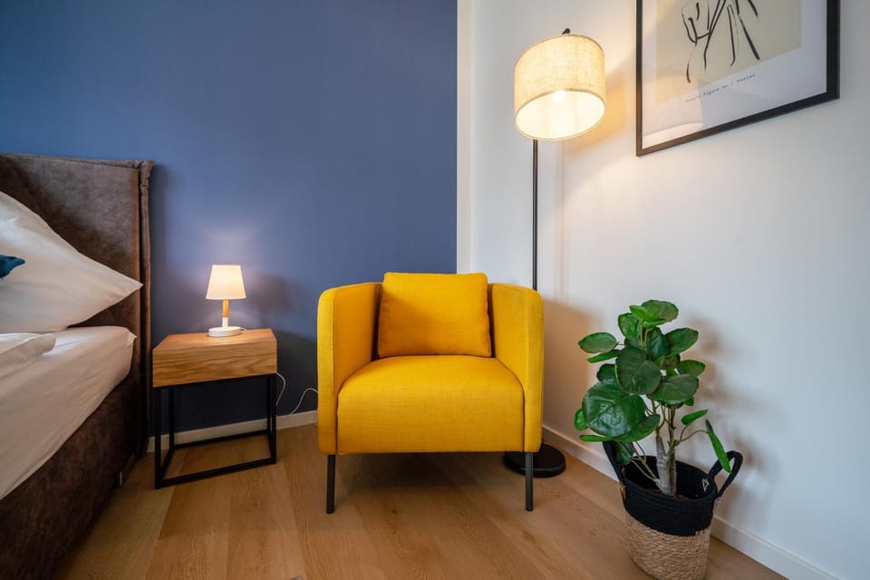Bed, Seating area, Bedroom