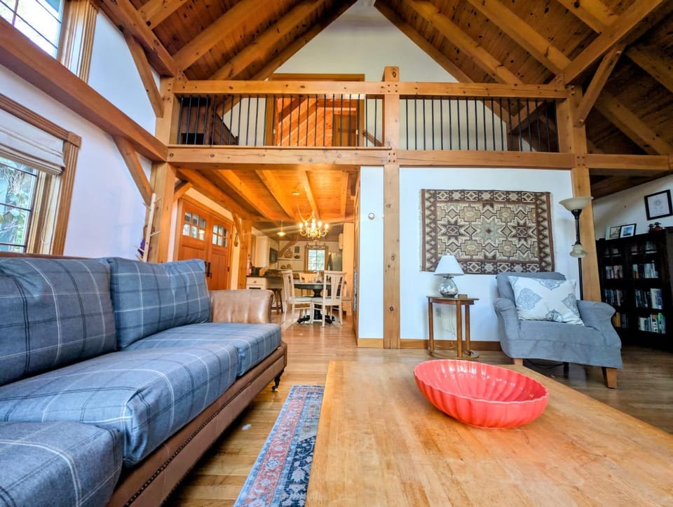 Post and Beam Hikers Dream fire pit, 1dog House in Sorrento
