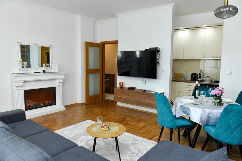 TV and multimedia, Living room, Dining area