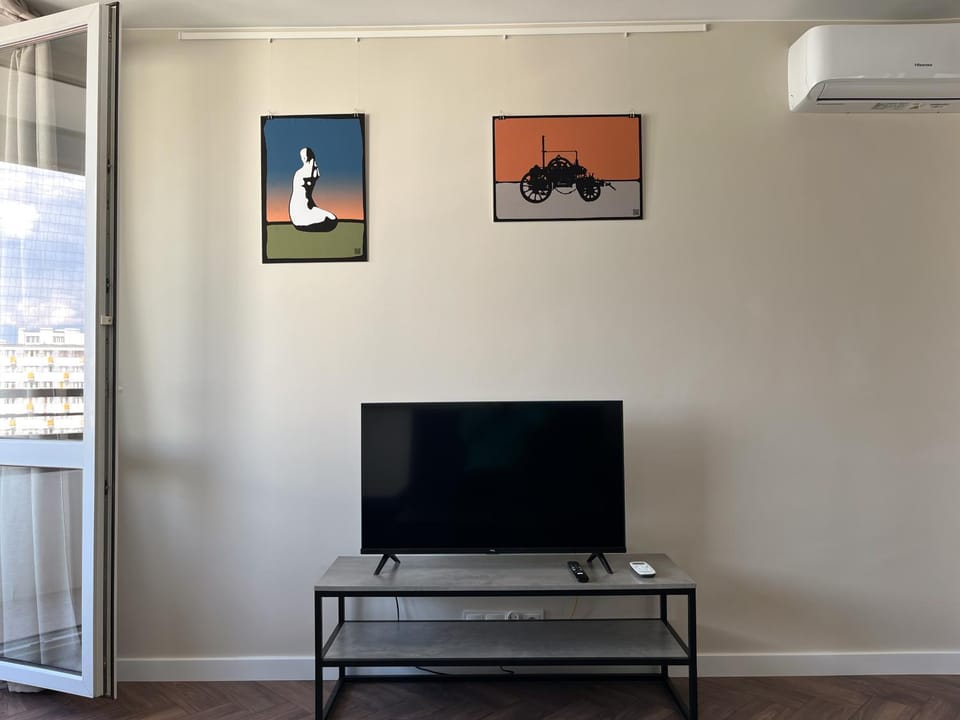 Communal lounge/ TV room, TV and multimedia, Evening entertainment, air conditioner